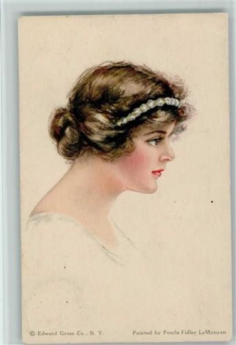 American Girl Nr. 55 - Frauenkopf, Perlenkette als Haarschmuck 1914 AK Fidler, P. Le M. Künstlerkarte