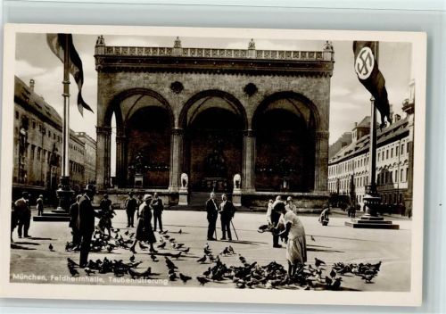 München 1938 Hakenkreuzfahnen an der Feldherrnhalle WK II