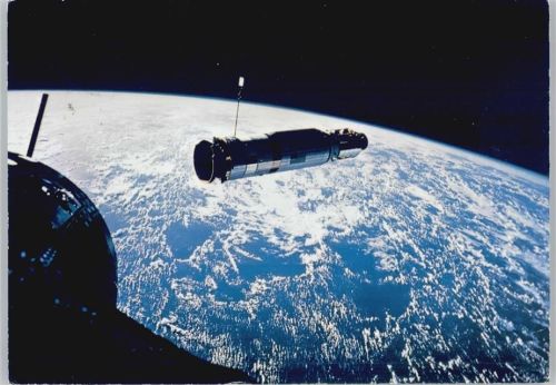 Kupplungsmanöver zwischen Gemini 10-Kapsel und Agena 10 über dem Pazifik 1966 AK