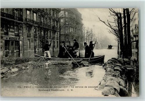 Paris Nr. 122 Inondation 1910 - Le service de passage Boulevard Haussmann, gute Erhaltung AK