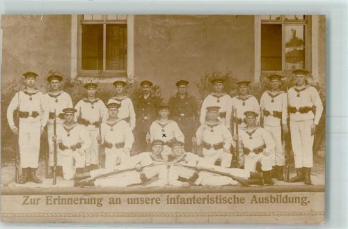 Zur Erinnerung an infanteristische Ausbildung Soldaten Gruppenfoto Gewehr