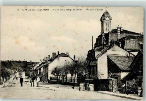 L'Isle-sur-le-Doubs Place du Champ de Foire Maison d`Ecole