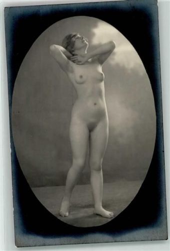 Nude in Pose AK