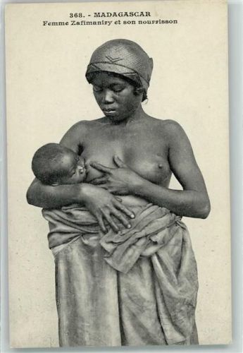 Femme Zafimaniry et son nourrisson Volkstypen AK