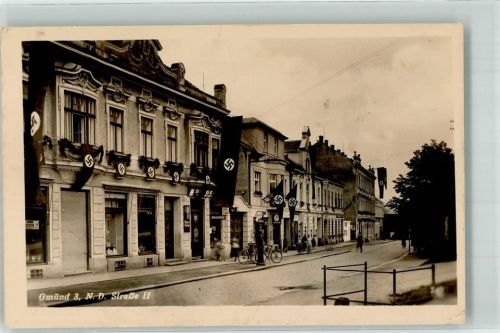 Gmünd 1942 Mit Hakenkreuzfahnen geschmückte Hausfassaden an Straße II Fotograf Franz Mörtl
