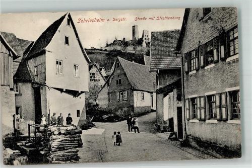 Schriesheim Straße mit Strahlenburg