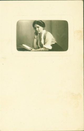 Foto in Karte eingefügt und von hinten mit Papier verklebt