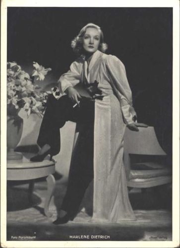 Marlene Dietrich, KEINE AK, ca. 18,2x13,1 cm