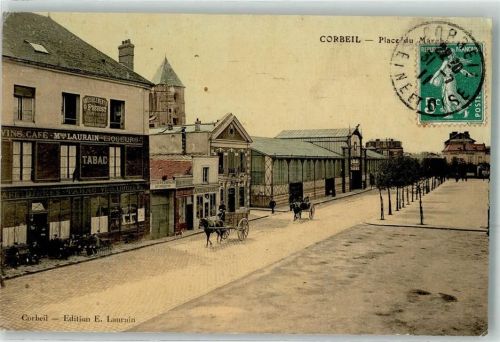 Corbeil 1911 Place du Marche Kutsche Tabac Cafe Laurain Liqueurs Turm Uhr