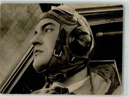 1941 Pilot in der Kanzel eines Fernaufklärers Foto AK