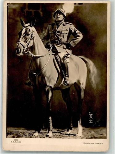 1940 Der Duce in stolzer Pose in Uniform hoch zu Pferde