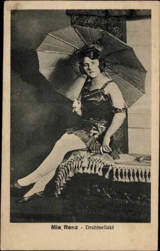 um 1920/30 Mia Renz, Drahtseilartistin,Ernst Schmidt & Co.
