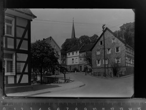 53804 W5203 Much GLASNEGATIV Partie an der Kirche