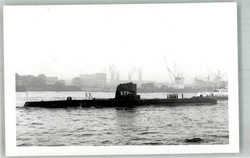 Hamburg U-boot S 77 im Hafen