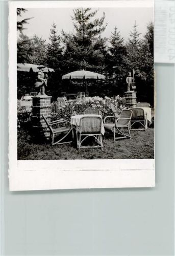 Sprötze Garten, Sockelfiguren