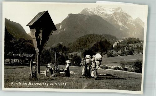 Mayrhofen Tracht Wegkreuz