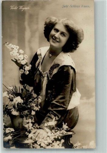 Eltville Portrait der Sängerin Violet Wegner GG & Co. Werbung Champagner Schloss Vaux
