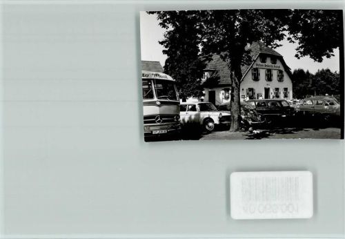 Johanniskreuz Mercedes Bus beim Gasthaus