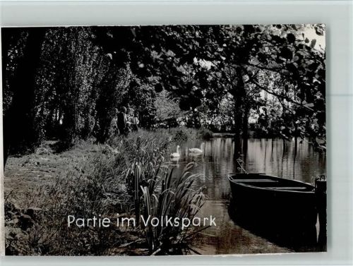 Springe Ruderboot im Volkspark