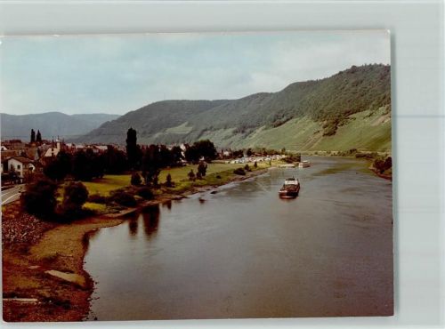 Bruttig Frachtschiff auf der Mosel