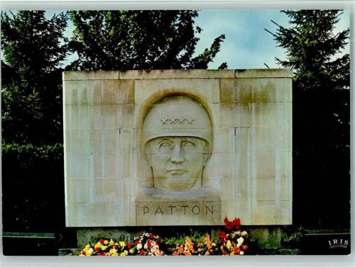 Bastogne Soldat in Setin gemeisselt