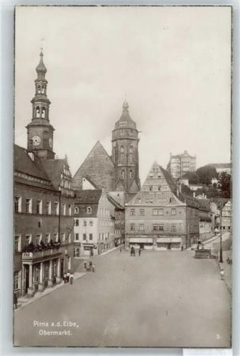 Pirna Obermarkt Fußgänger Laterne Haus Balkon