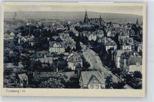 Friedberg Gesamtansicht Kirche Fußgänger