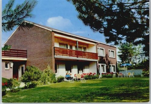 Tießau Pension Constien Balkon Wiese Baum Tisch Stuhl