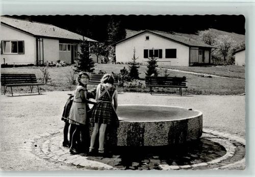 Sulzburg SOS-Kinderdorf Schwarzwald Kinder am Brunnen