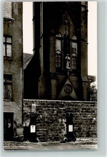 Berlin Mitte Bernauer Straße - die Mauer mit Versöhnungskirche