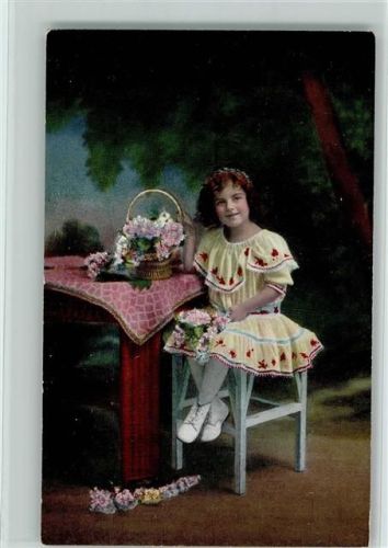 1917 handcoloriert - Mädchen mit einem Blumenkorb AK
