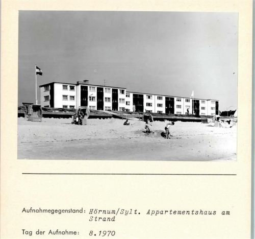 Hörnum Appartementshaus am Strand Foto montiert auf Karton
