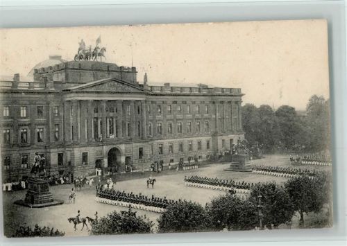 Braunschweig Schloß mit Parade
