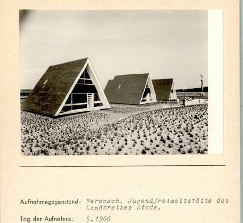 Berensch Jugendfreizeitstätte des Landkreises Stade Foto montiert auf Karton