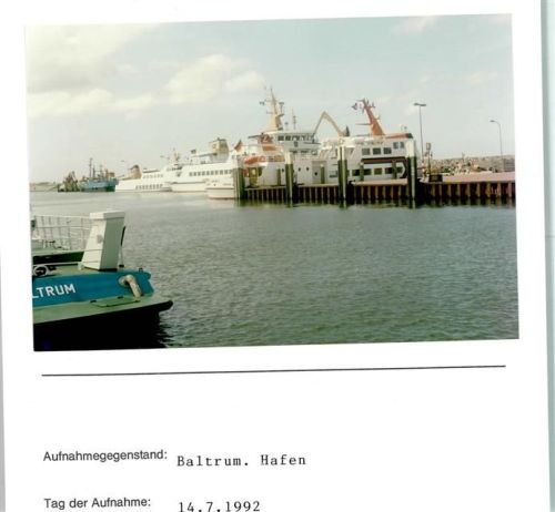 Baltrum Hafen, Schiffe Foto montiert auf Karton