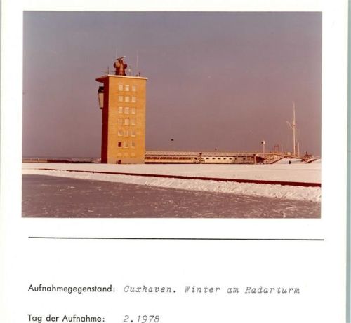 Cuxhaven Winter Radarturm Foto montiert auf Karton