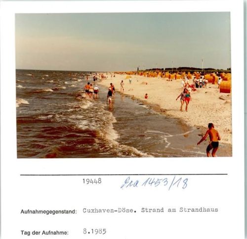 Cuxhaven Cuxhaven Döse Strand am Strandhaus Foto montiert auf Karton