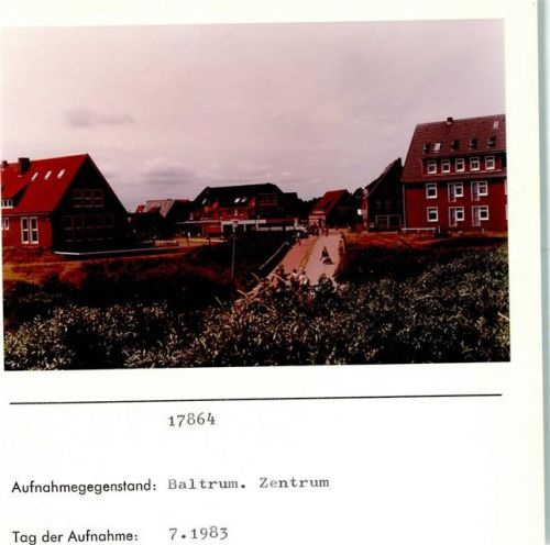 Baltrum Zentrum Foto montiert auf Karton