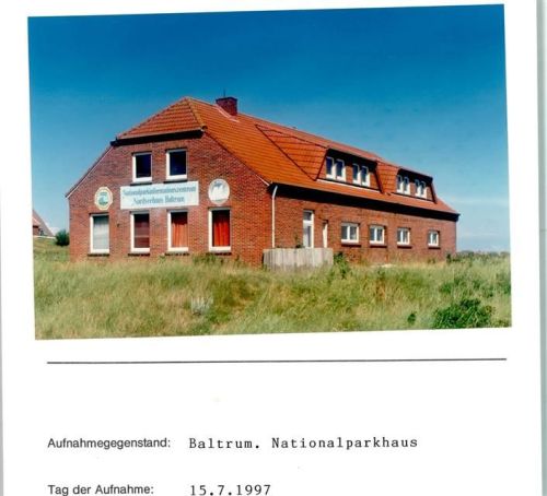 Baltrum Nationalparkhaus Foto montiert auf Karton