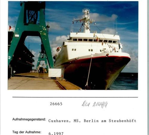 Cuxhaven MS Berlin am Steubenhöft Foto montiert auf Karton
