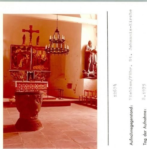 Nieblum St Johannis Kirche Innenaufnahme Taufbecken Altar Foto montiert auf Karton