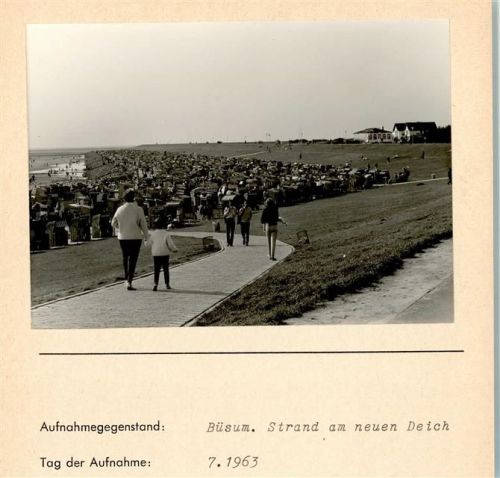 Büsum Strand am neuen Deich Foto montiert auf Karton