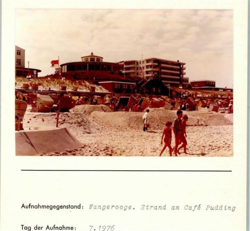 Wangerooge Strand am Café Pudding Foto montiert auf Karton