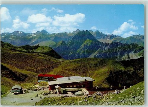 Nebelhorn Gipfelhütte Nebelhorn-Bergstation mit Hornbachkette Gr. Krottenkopf Höfats Öfnerspitze und Kratzer Rückseite mit Abschürfungen bzw Kleberesten