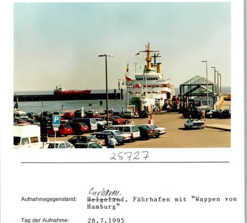 Cuxhaven Fährhafen mit Wappen von Hamburg Foto montiert auf Karton