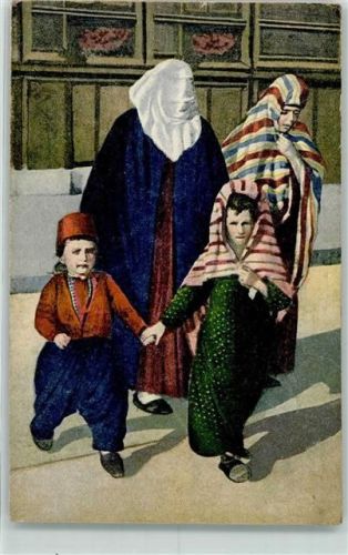 1917 Volkstypen Mohamedanische Frau mit Kindern in Bosnien AK