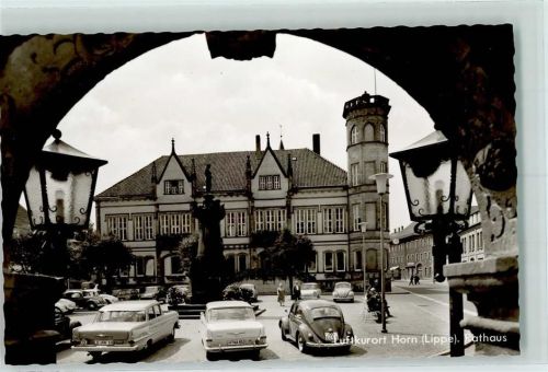 Horn-Bad Meinberg Rathaus VW-Käfer Rückseite mit Abschürfungen bzw Kleberesten