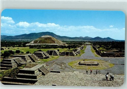Teotihuacan Plaza de la Luna Calzada de los Muertos y Piramide del Sol