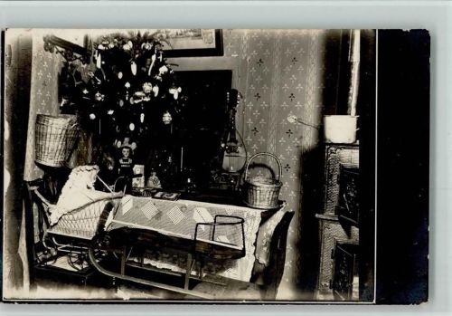 1918 Bescherung - geschmückter Weihnachtsbaum, Puppenwagen, Schlitten, Puppe - Weihnachten