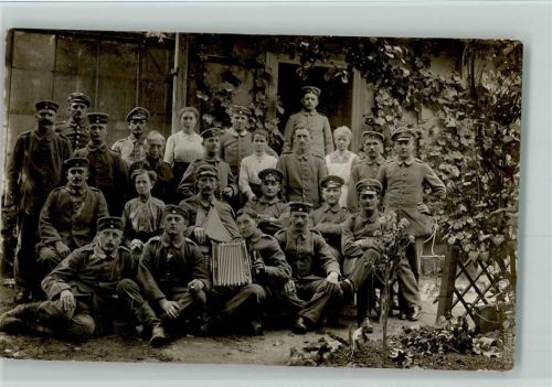 WK I Gruppenfoto mit einer Ziehharmonika AK